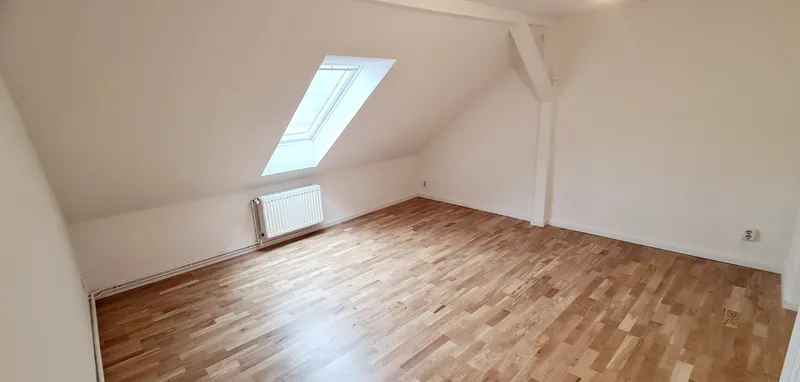 Traumhafte 1-Zi-Dachgeschosswohnung - hochwertige Einbauküche! — photo 1
